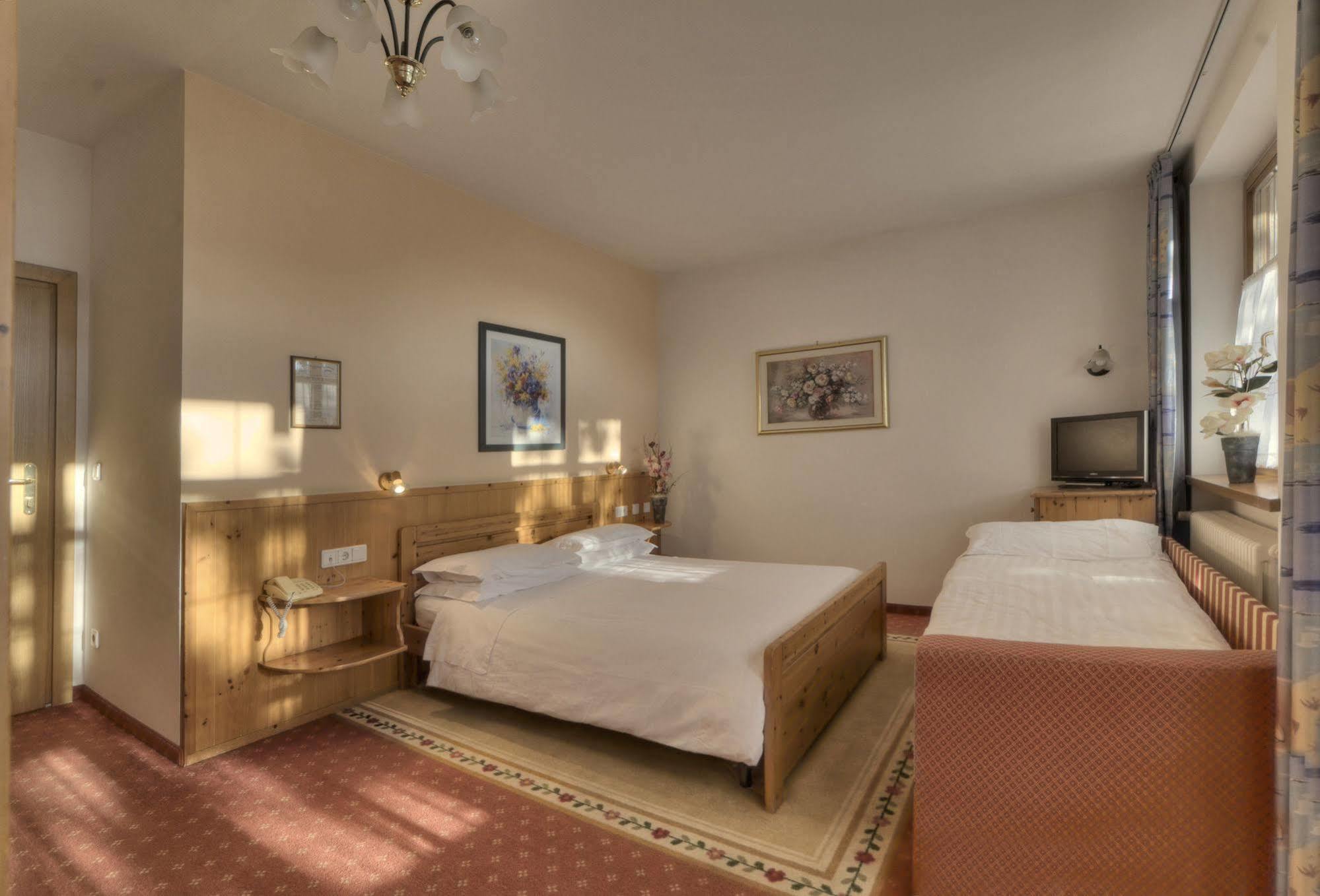 Hotel Waldheim Belvedere Brixen Exteriör bild
